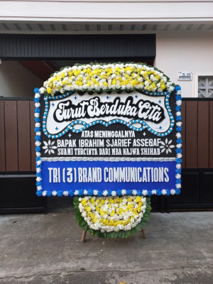 Papan Bunga Duka di Lengkong Kulon